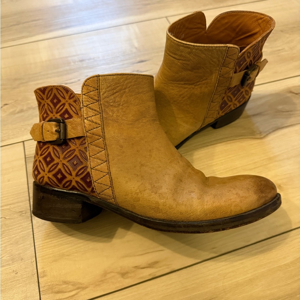 Anthropologie Jasper & Jeera Caravan Leather Ankle Booties size 39